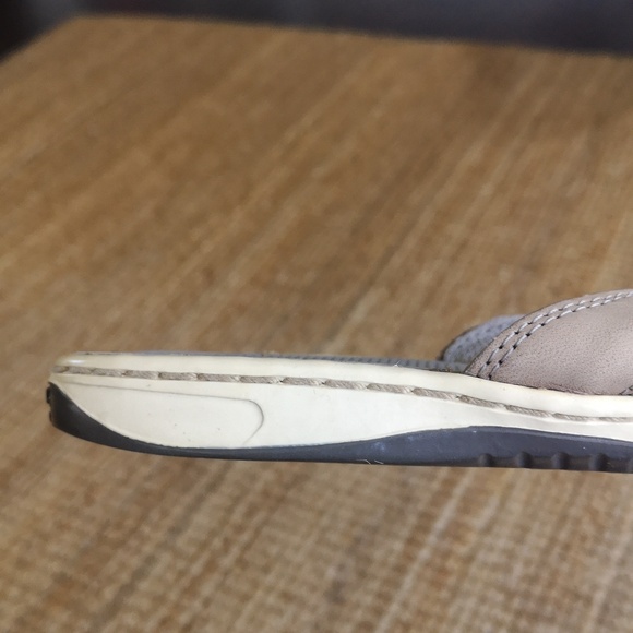 3 for $30 Sperry leather flip flops - Picture 6 of 8